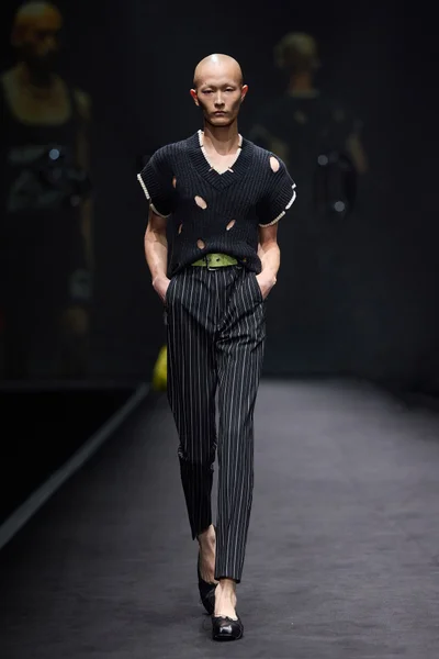 Look 10